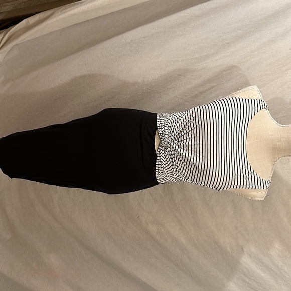 Great condition, worn a few times. I’m 5’4 and it’s a Knee length dress - Picture 5 of 5